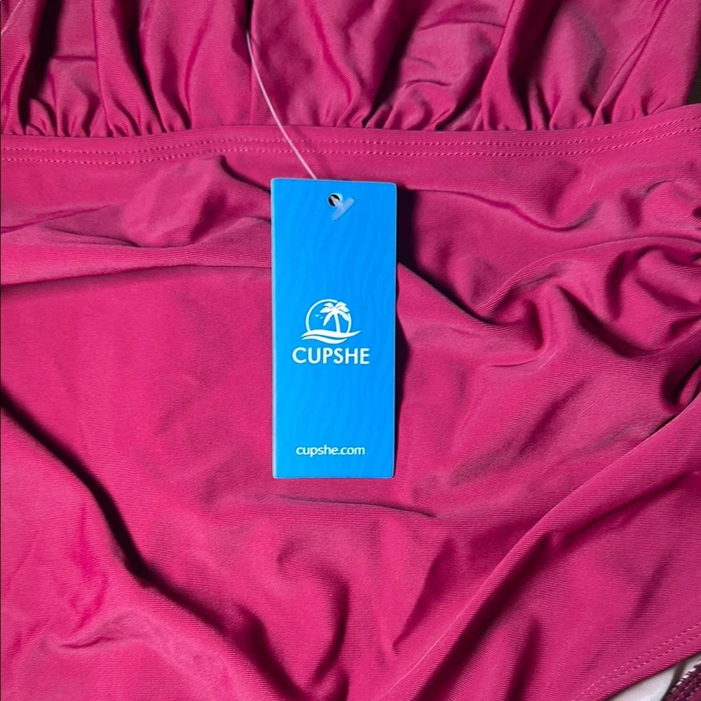 Cupshe Red One Piece Swimsuit with Plunging V-Neck & top that goes underneath. - Picture 4 of 7